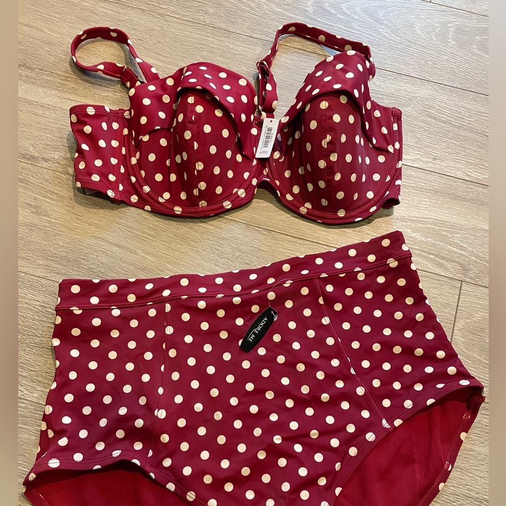 Plus size bikini! Who doesn’t love a polka dot bikini! 42DD top, 2X bottoms.